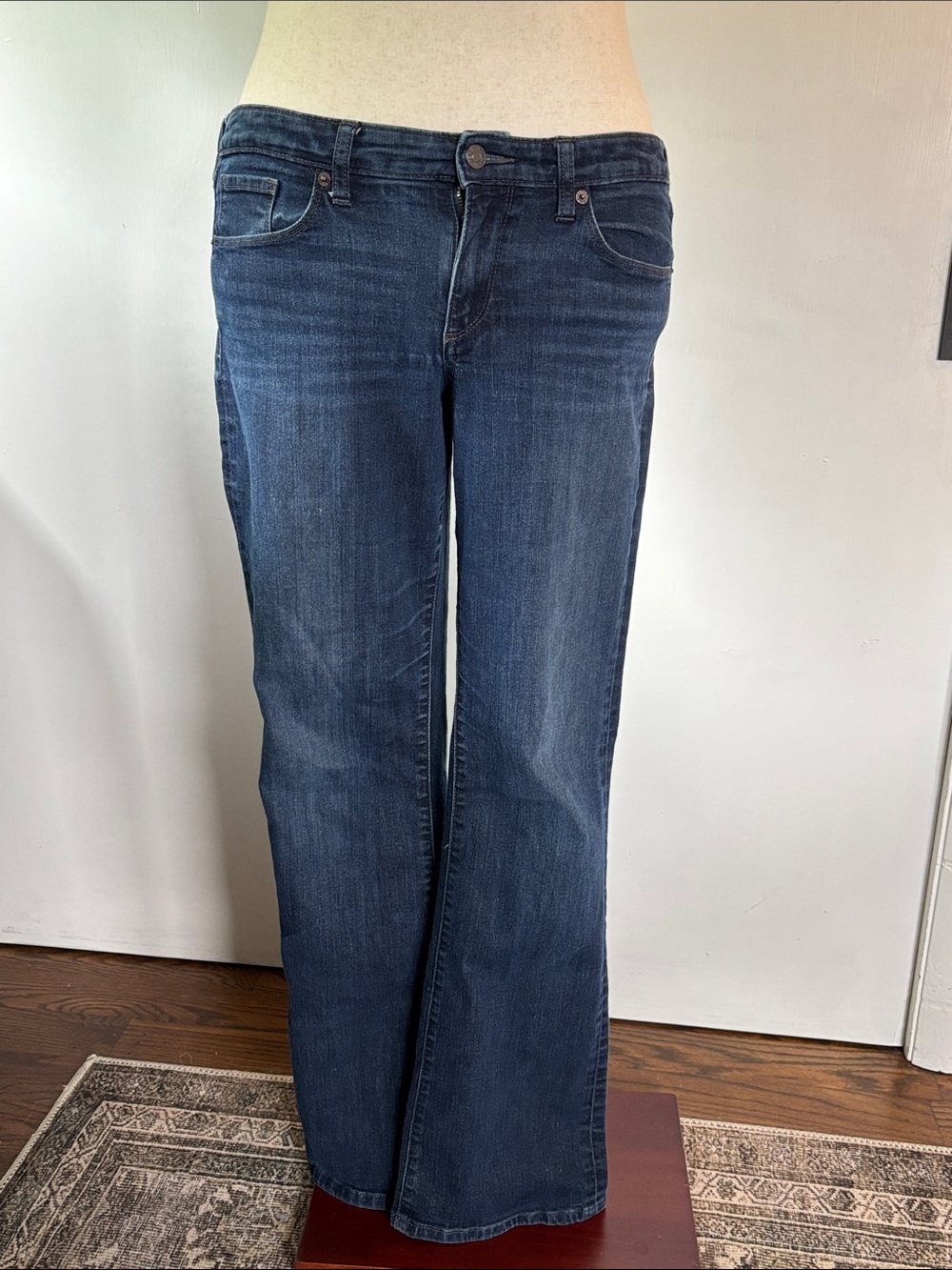 Banana Republic Women’s Slim Boot-Cut Jeans in Dark Blue Mid-low Rise